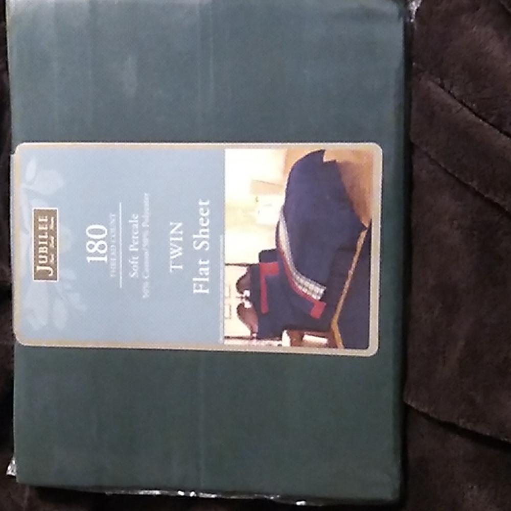 NWOT Jubilee 180 thread count. Green twin flat sheet. 50% cotton/50% polyester